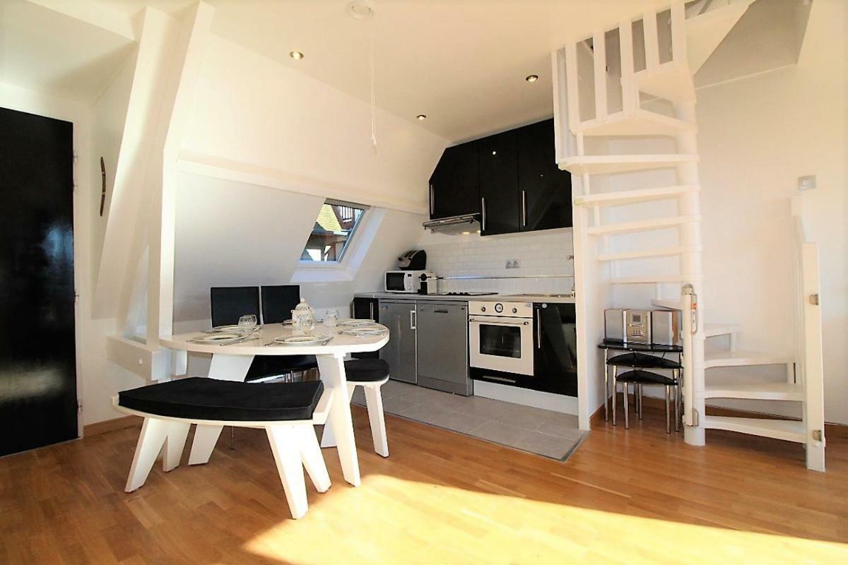 Cadre Exceptionnel: Duplex Classe 4**** Tennis, Piscine, Parking, Linge Inclus, Wifi, Materiel Bebe, Proximite Centre Deauville Luaran gambar